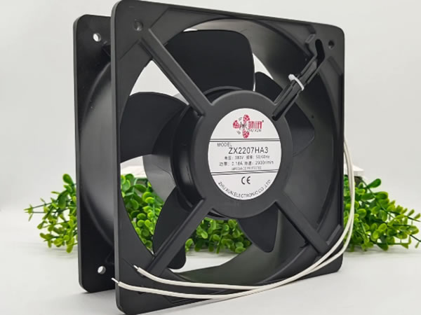 How to determine the minimum starting voltage for a cooling fan?